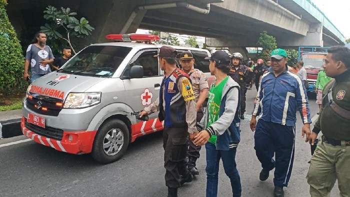 Penjaga Makam Kembang Kuning Surabaya Nekat Lompat dari Flyover Gara-Gara Ini