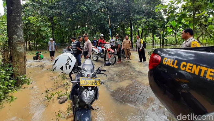 Limpahan Air Dari Kabupaten Madiun Banjiri Dua Desa Di Ngawi