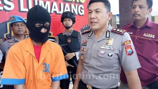 Dicari Setelah Hina Nabi di Facebook, Pria Lumajang Serahkan Diri Ke Polisi