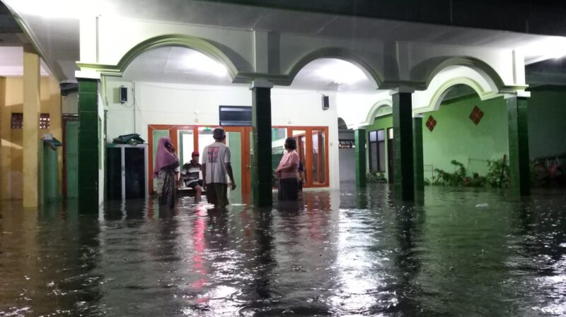 Banjir Rendam Puluhan Rumah dan 3 Sekolah Di Madiun