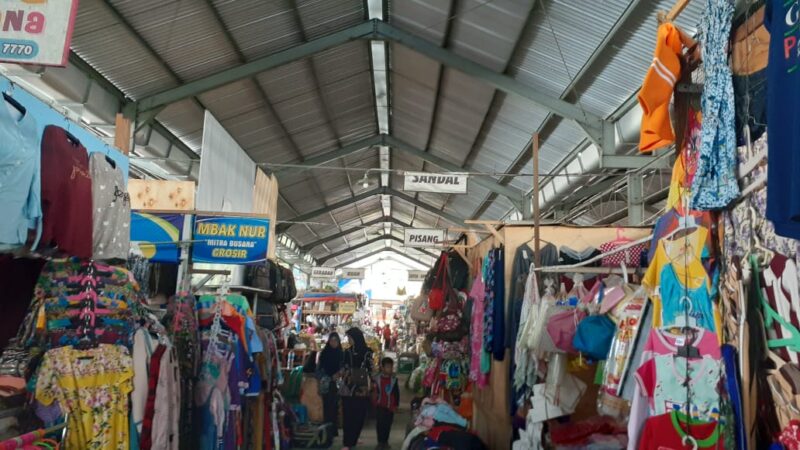 Pedagang Pasar Legi Ponorogo Mengeluh Pasar Sementara Banjir dan Talangnya Bocor