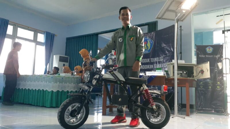 Keren, Mahasiswa Unipma Madiun Ciptakan Sepeda Motor Listrik