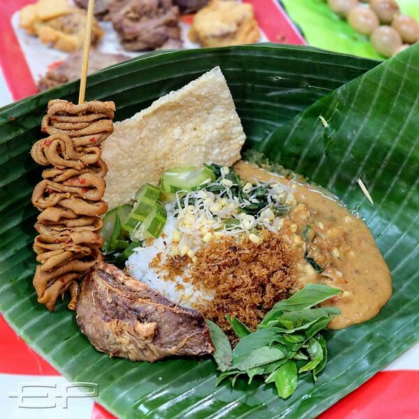 Warung Nasi Pecel Berikut Bisa Jadi Pilihan Anda Saat Wisata Kuliner di Caruban Madiun