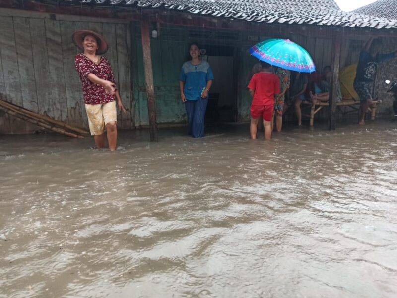 Hujan Deras di Madiun Sebabkan Puluhan Rumah dan Jalan Desa Terendam Air