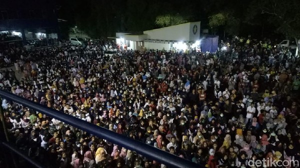 Buruh Pakaian Dalam di Magetan Demo, Bupati Turun Tangan