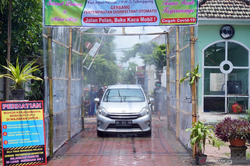 Kreatif, Warga di Tulungagung Buat Gerbang Sterilisasi Hanya Bermodal Rp2 Juta