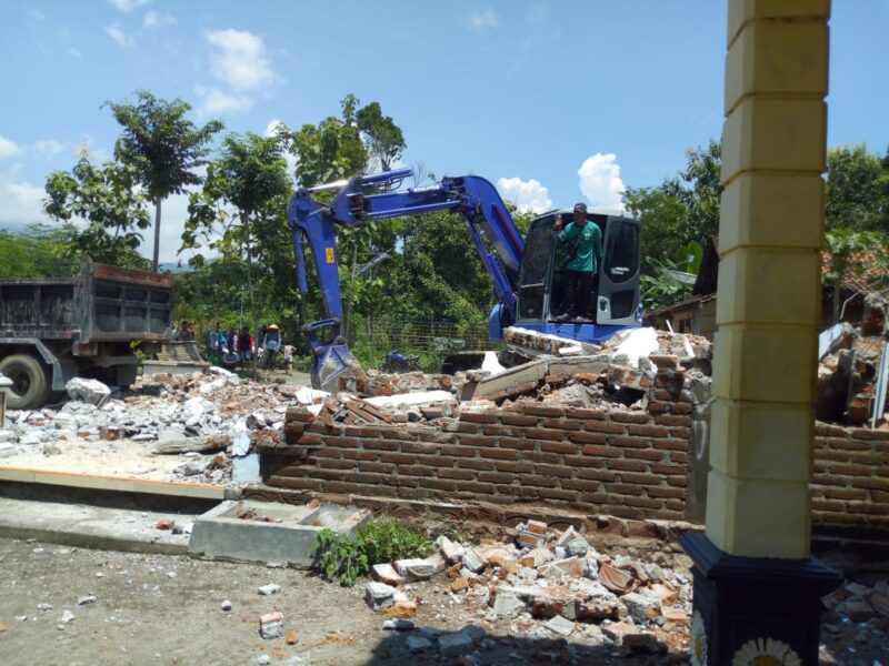 Begini Duduk Perkara Rumah Dibongkar Karena Suami Ketahuan Selingkuh di Ponorogo