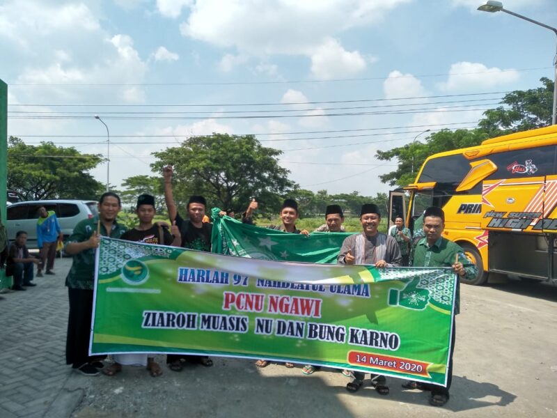 Peringati Harlah, Pengurus NU Ngawi Ziarah Makam Pendiri NU dan Bung Karno