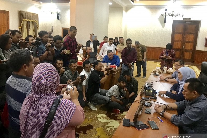 Gubernur Jawa Timur Akhirnya Meliburkan Sekolah Selama Dua Pekan