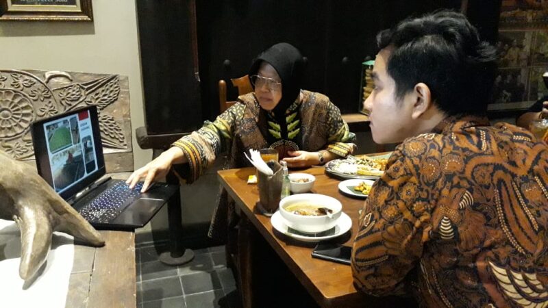 Jauh-Jauh Datang Ke Solo, Wali Kota Surabaya Ajari Anak Jokowi