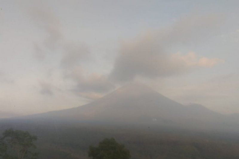 Gunung Semeru 7 Kali Luncurkan Lava Pijar, PVMBG Keluarkan Status Waspada