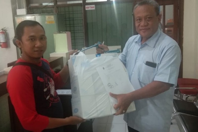 Tetapkan Status Darurat Corona, Dinkes Surabaya Bagikan Ribuan Boks Masker Ke Puskesmas