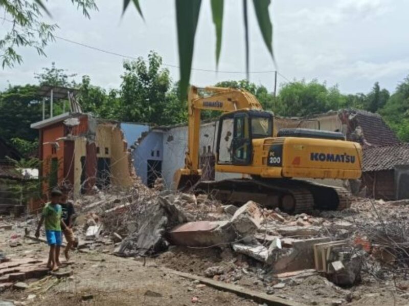 Seorang Suami di Ponorogo Hancurkan Rumah Istri Yang Diduga Selingkuh