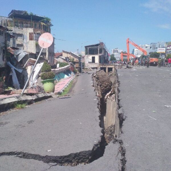 Tanah Ambles Sebabkan 8 Ruko di Jember Ambruk, Tak Ada Korban Jiwa