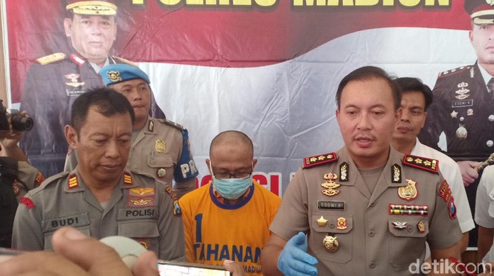 Tukang Bakso di Madiun Ditangkap Polisi Karena Timbun Masker