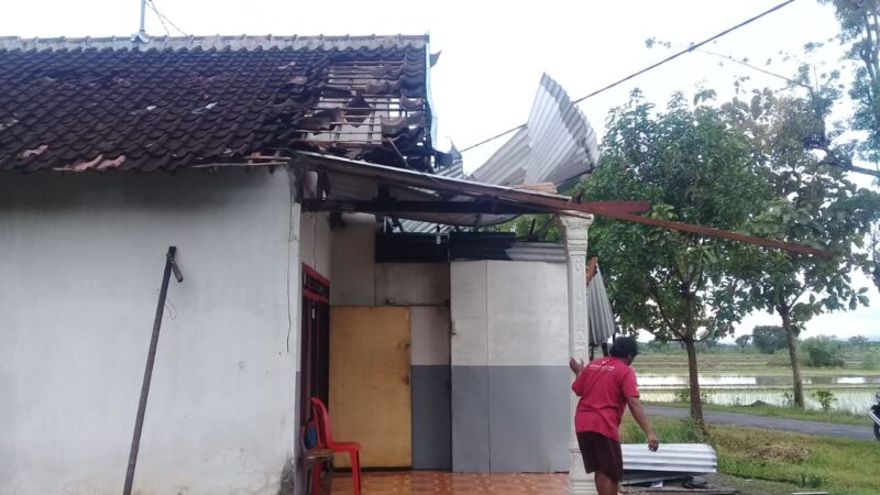 Angin Kencang Rusak 3 Rumah di Madiun