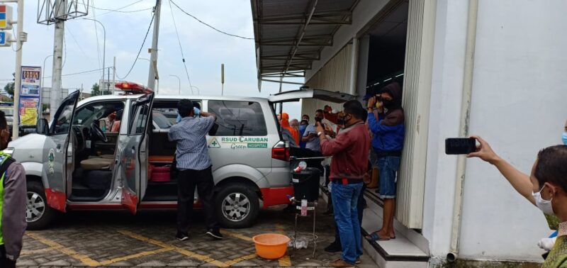 Pingsan di Toilet Minimarket Madiun, Perempuan Pati Ini Dievakuasi Petugas ber-APD