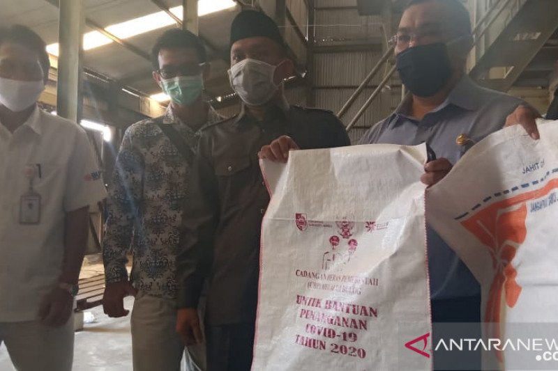 Pasang Foto Di Kemasan Beras Bantuan, Bupati Jember Dikritik