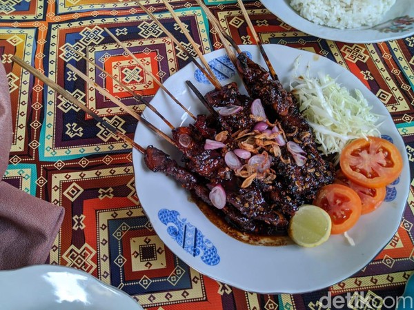 Sate Lele Ponorogo, Sate Antimainstream Yang Endez Untuk Berbuka