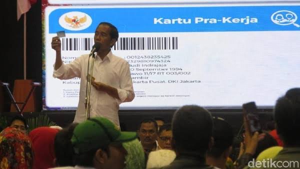 Jokowi Godok Wacana Beri Bantuan Tunai untuk Pegawai Rp600.000/Bulan