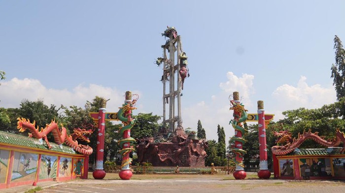 Sempat Pecahkan Rekor Muri, Patung Dewa Di Tuban Runtuh Tinggal Rangka