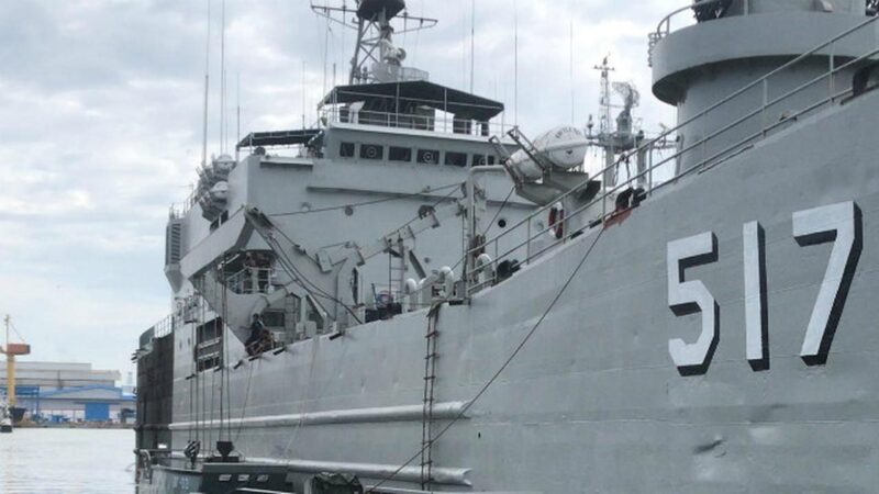 Pemprov Jatim Gunakan Kapal Perang Untuk Angkut Bantuan Sembako