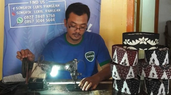 Dampak Corona, Pengrajin Songkok Lukis di Lamongan Sepi Order