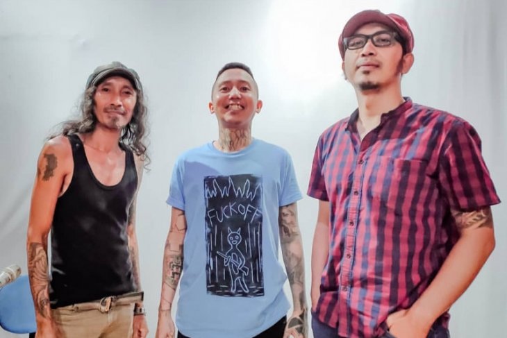 Kita Pasti Bisa, Lagu Tentang Corona Ciptaan Tiga Musisi Rock Surabaya