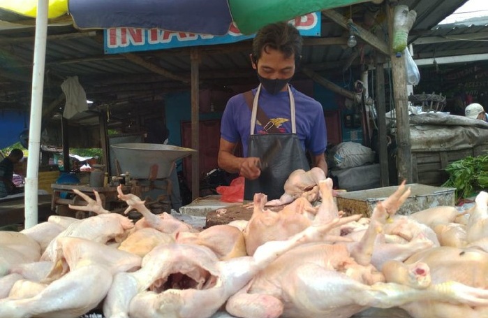 Harga Daging Ayam dan Bawang Merah di Mojokerto Meroket