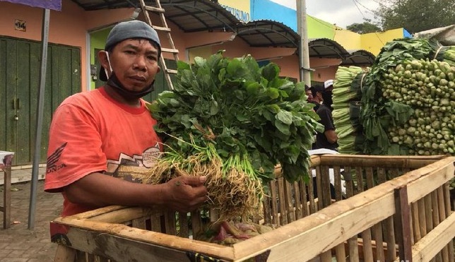 Pedagang Buang Sayur di Malang, Ini Penyebabnya