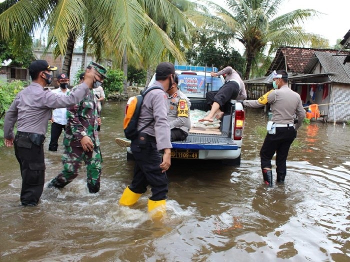 Puluhan Rumah di Pesisir Selatan Tulungagung Terendam Rob