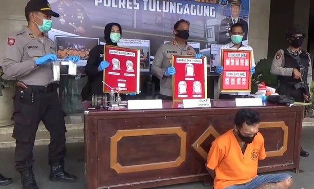 Berkeliaran Saat Jam Malam Covid-19, Bandar Narkoba Ditangkap di Tulungagung
