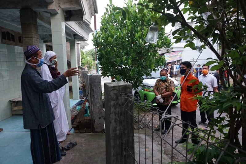 Pasien Positif Corona di Madiun Tolak Dievakuasi Petugas, Bupati Jemput Paksa