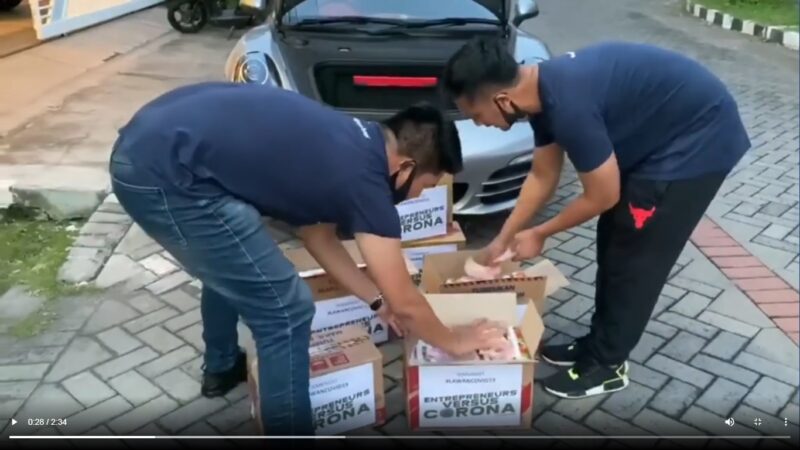 Kini Viral Video Pemuda Kaya Surabaya Bagi-Bagi Kardus Mi Instan Berisi Uang Ratusan Ribu Rupiah