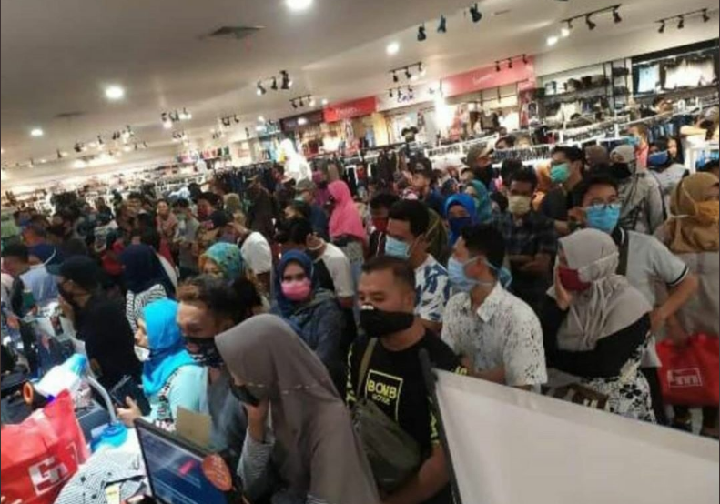 Mal Ramai Lagi Jelang Lebaran, Physical Distancing Diabaikan