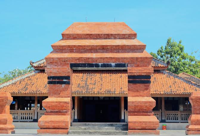 Masjid Kuno Kuncen. (disbuparpora.madiunkota.go.id)