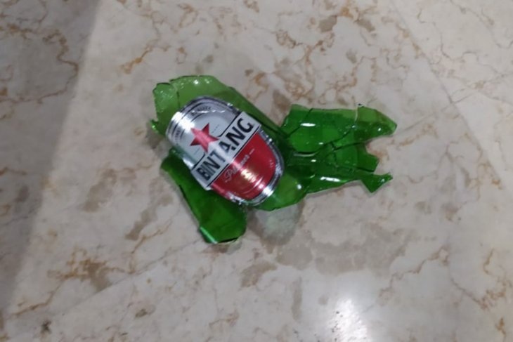 Waduh, Anggota DPRD di Tulungagung Mengamuk dan Lempar Botol Bir