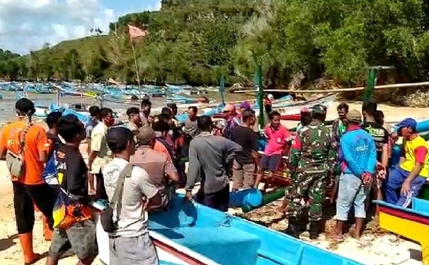 20 Jam Terombang-ambing di Laut, Nelayan Pacitan Selamat