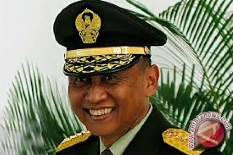 TNI-AD Kibarkan Bendera Setengah Tiang Hormati Pramono Edhie