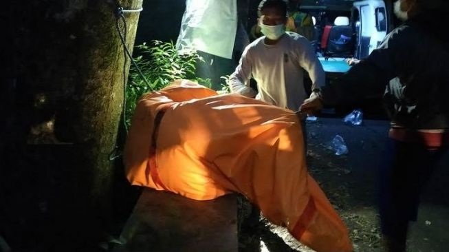 Mayat Perempuan Berjilbab Berlumuran Darah di Mojokerto