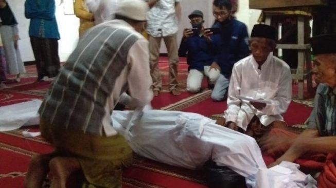 Dituduh Lakukan Santet, Nenek-nenek di Madura Sumpah Pocong