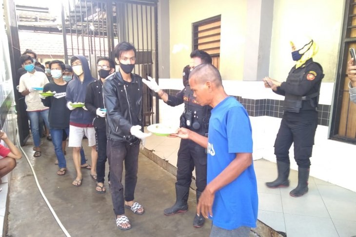 Tak Pakai Masker, 25 Orang di Surabaya Disanksi Kerja Sosial di Liponsos
