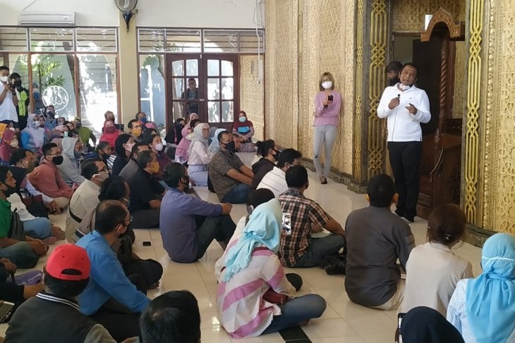 Ratusan Orang Tua di Surabaya Protes PPDB SMP Jalur Zonasi