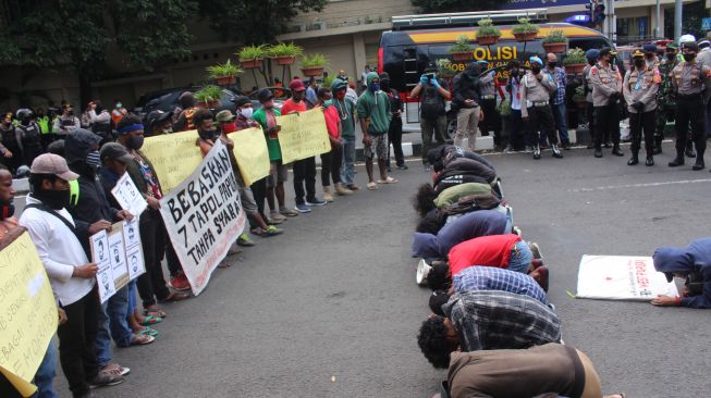 Unjuk Rasa di Kota Malang, Belasan Mahasiswa Papua Tuntut 7 Tahanan Politik Dibebaskan