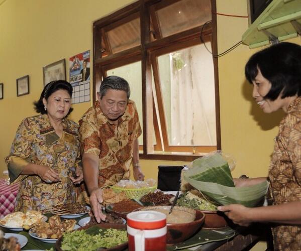 7 Warung Nasi Pecel Yang Legend Banget di Madiun, Ada yang Jadi Favorit 2 Presiden