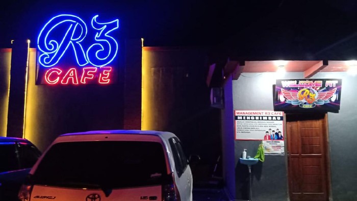 Polda Jatim Gerebek Cafe Yang Sediakan Layanan Esek-Esek di Blitar, 19 Orang Ditangkap