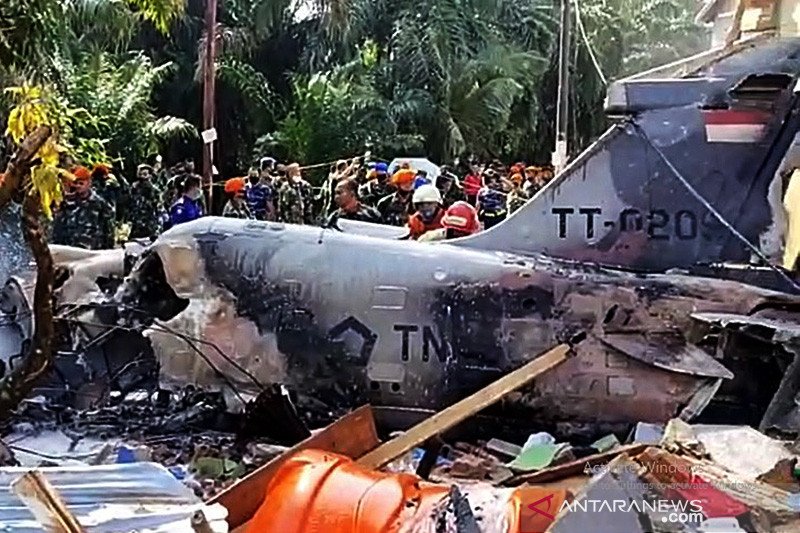 Pilot Pesawat Yang Jatuh di Riau Selamat, Tiga Rumah Warga Rusak