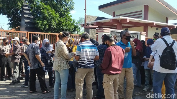 Tuntut Transparansi PPDB, Puluhan Wali Murid datangi Kantor Disdik Jatim