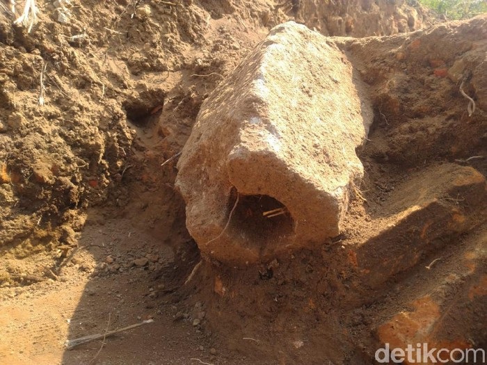 Batu Langka Dari Masa Majapahit Ditemukan di Situs Kumitir