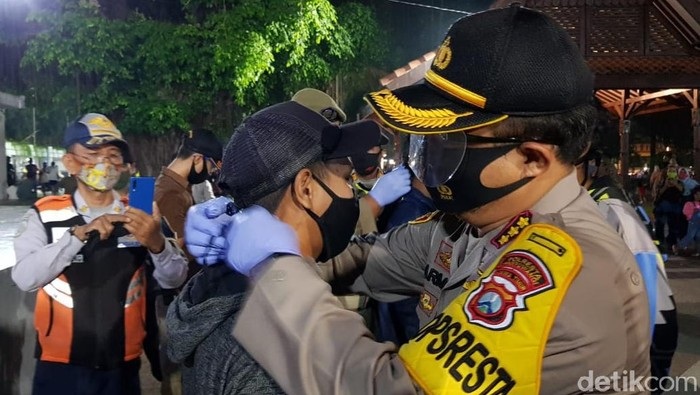 Di Banyuwangi, Warga Tak Bermasker Dihukum Hapalan Pancasila